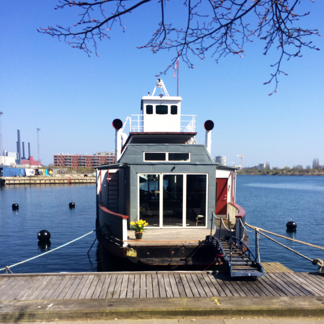 A house boat at Teglholmen