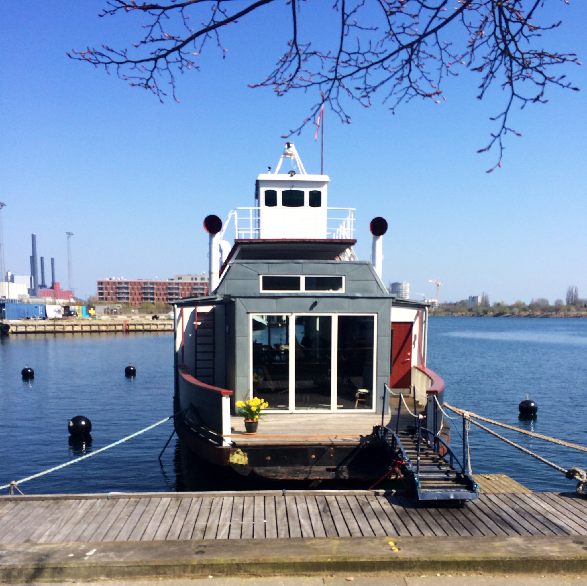 A house boat at Teglholmen